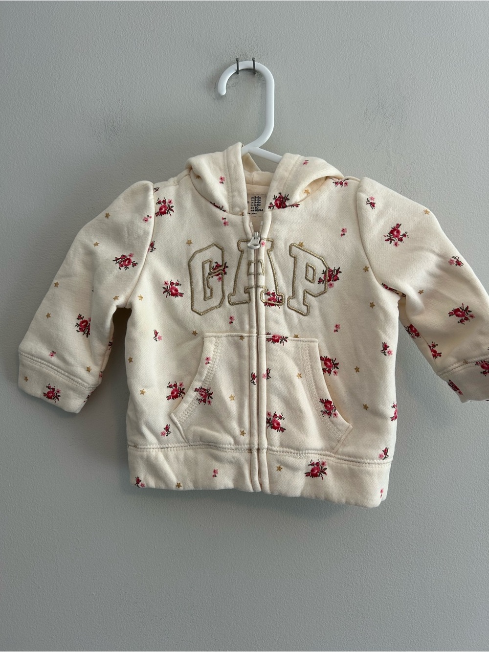 GAP 3/6m white & red floral 2pc zip up Hoodie & jogger Pants lounge Set - Picture 3 of 4